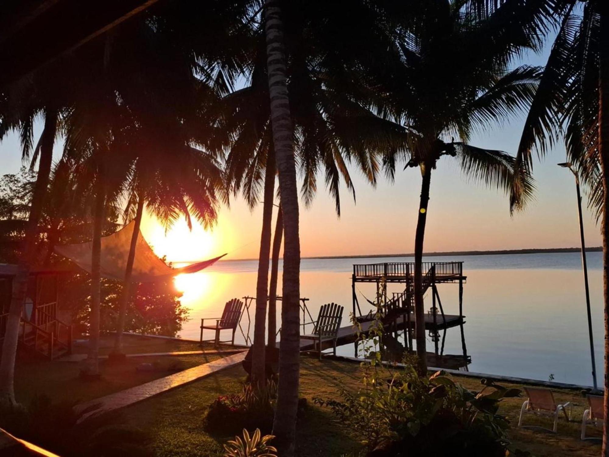 Coras Place Bacalar Lagoon Front Bagian luar foto