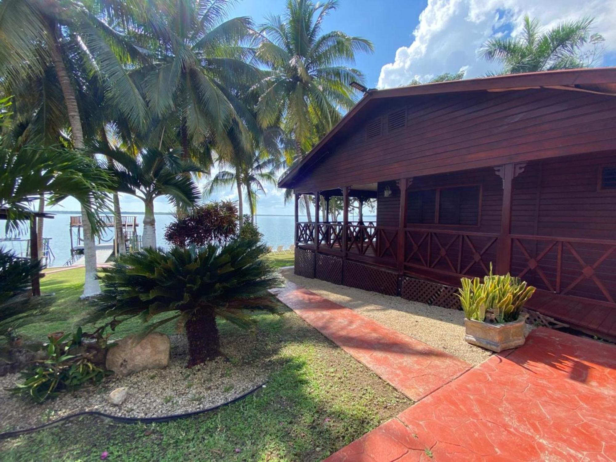 Coras Place Bacalar Lagoon Front Bagian luar foto