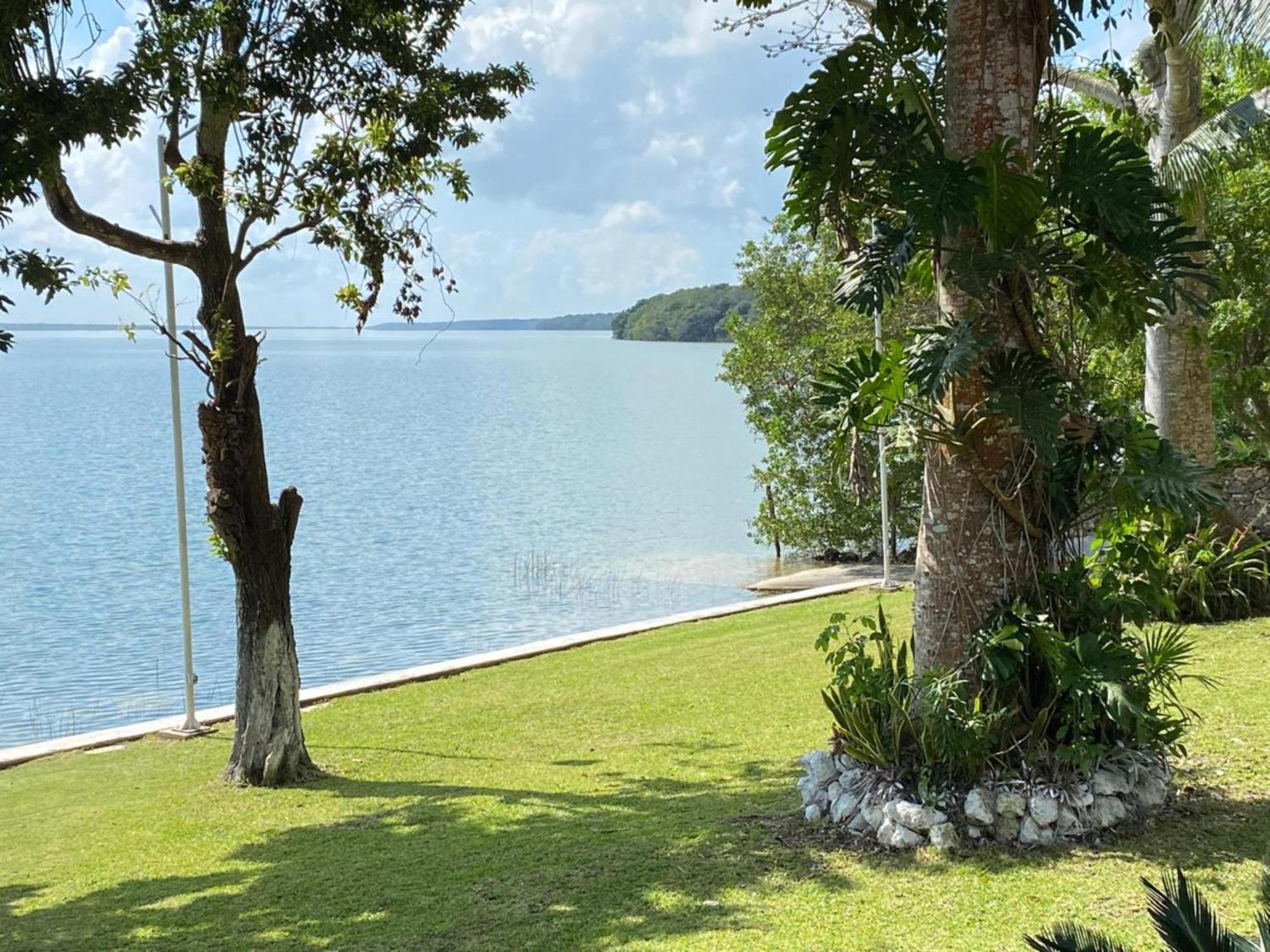 Coras Place Bacalar Lagoon Front Bagian luar foto
